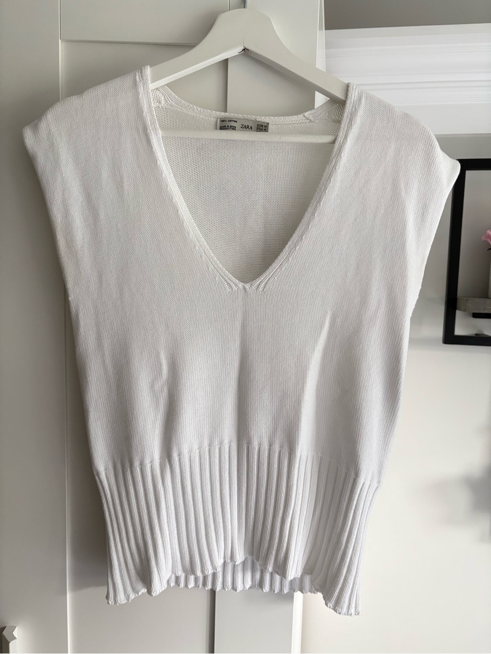 Zara White V-Neck Knit Tank Sweater